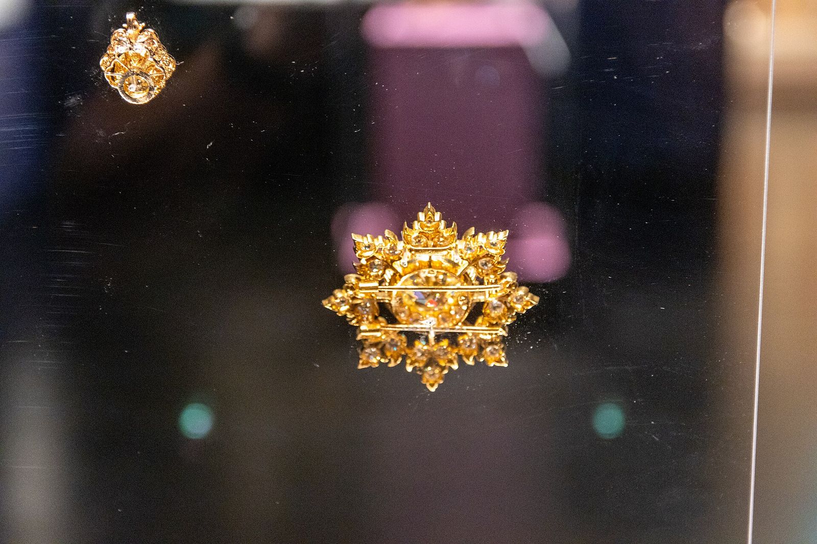 Kerongsang: A Guide to Kebaya Brooches, Old and New