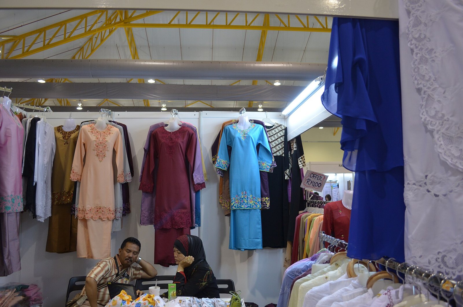 Baju Kurung vs Kebaya vs Kebarung: A Simple Guide to Malaysia’s Traditional Dress
