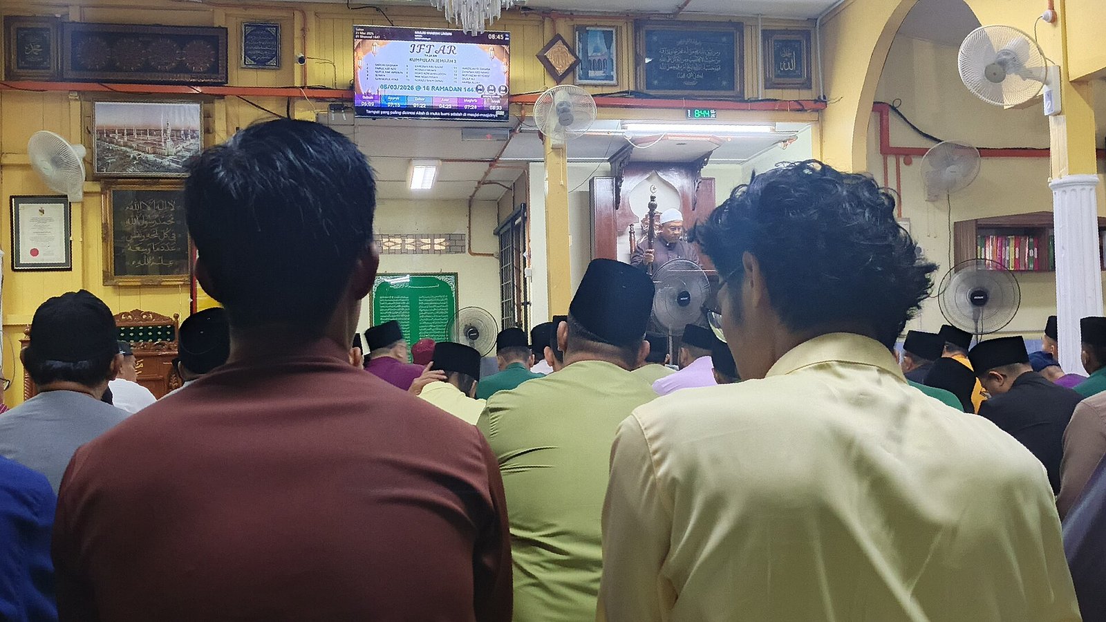 Baju Melayu Guide for Men: Cekak Musang vs Teluk Belanga, Samping and Songkok